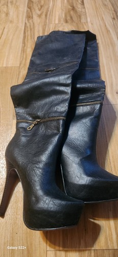 Women boots size 6 - women's,